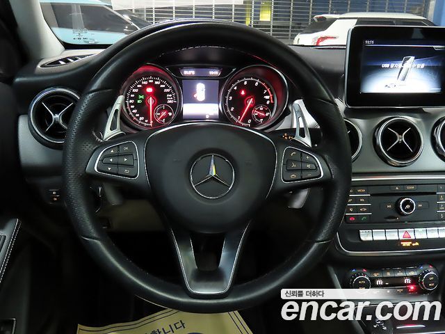Mercedes-Benz GLA 2019 thumb 9