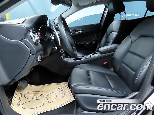 Mercedes-Benz GLA 2019 thumb 10