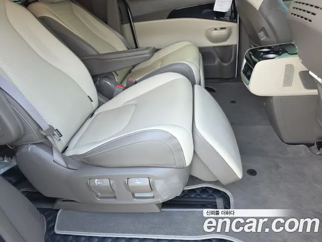 Kia Carnival 2024 thumb 8