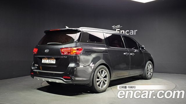 Kia Carnival 2018 thumb 3
