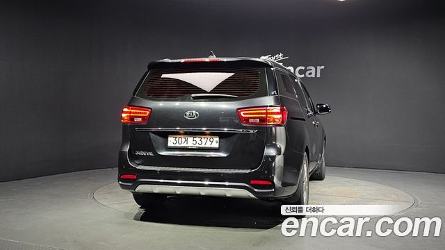 Kia Carnival 2018 thumb 4