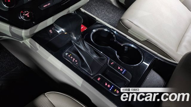 Kia Carnival 2018 thumb 9