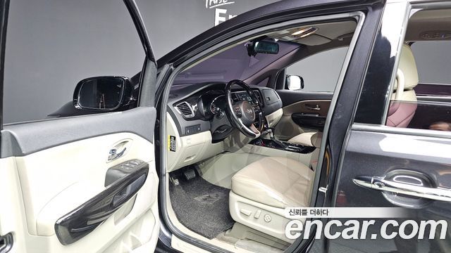 Kia Carnival 2018 thumb 10