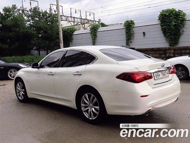 Infiniti Q70 2015 thumb 4