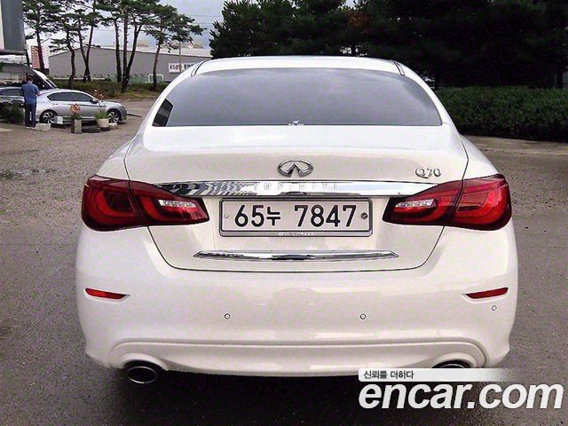 Infiniti Q70 2015 thumb 5