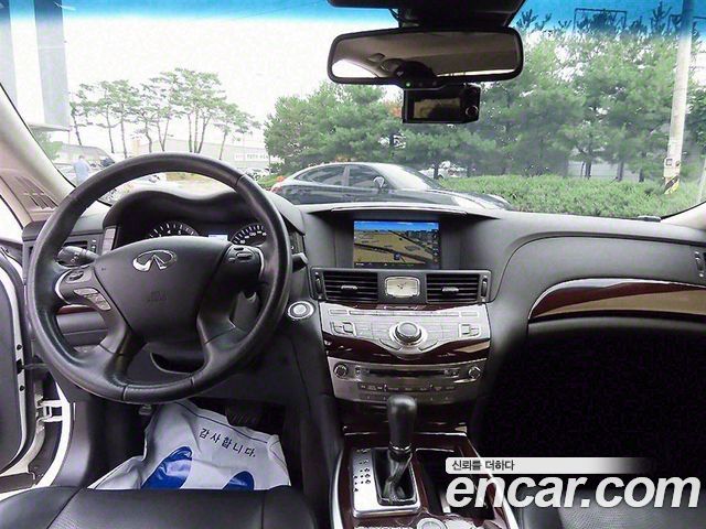 Infiniti Q70 2015 thumb 8