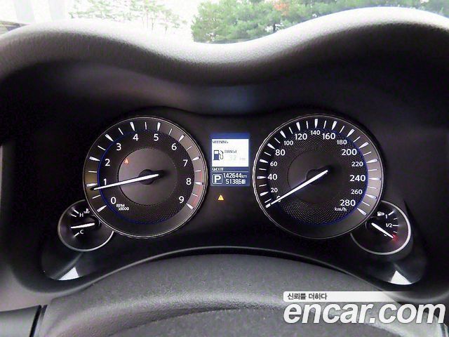 Infiniti Q70 2015 thumb 10