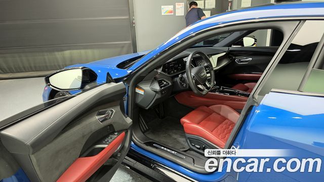 Audi e-tron 2022 thumb 11