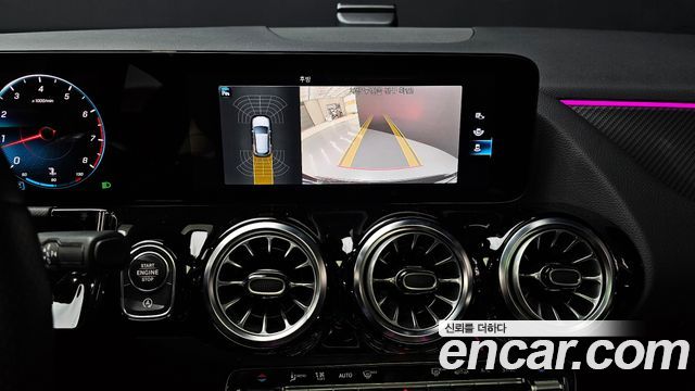 Mercedes-Benz GLA 2023 thumb 12