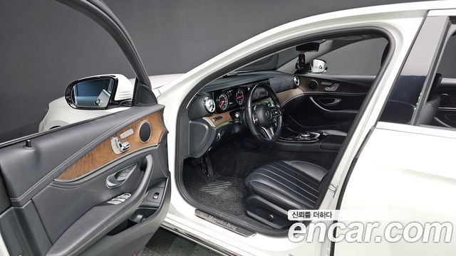 Mercedes-Benz E-Class 2020 thumb 11
