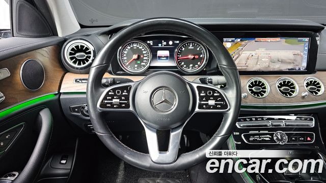 Mercedes-Benz E-Class 2020 thumb 12