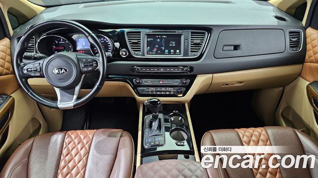 Kia Carnival 2016 thumb 8