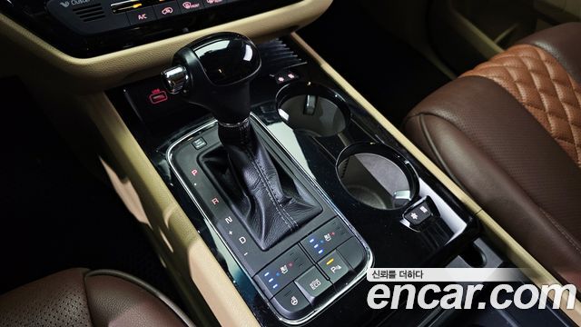 Kia Carnival 2016 thumb 10