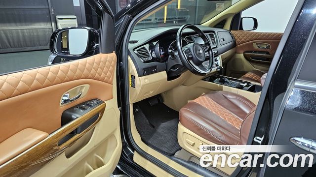 Kia Carnival 2016 thumb 11