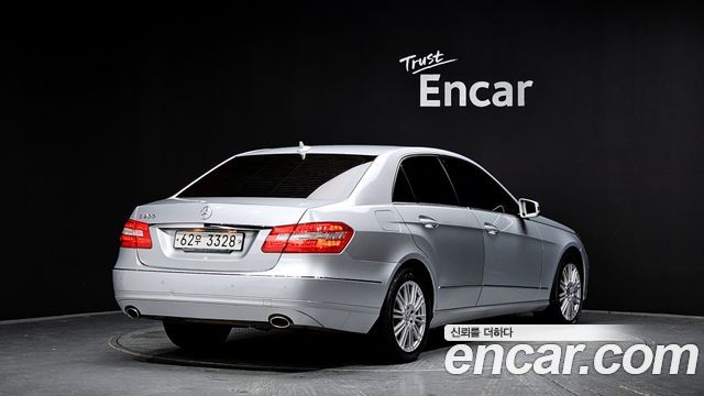 Mercedes-Benz E-Class 2010 thumb 2