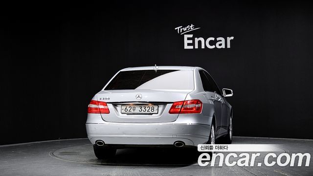 Mercedes-Benz E-Class 2010 thumb 4