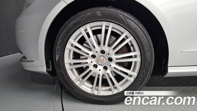 Mercedes-Benz E-Class 2010 thumb 5