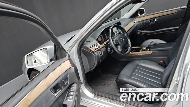 Mercedes-Benz E-Class 2010 thumb 10