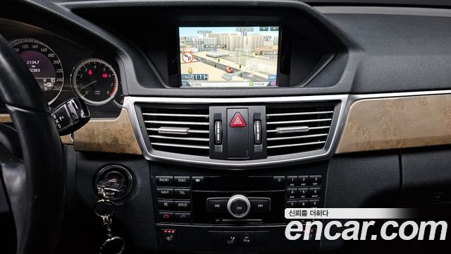 Mercedes-Benz E-Class 2010 thumb 11