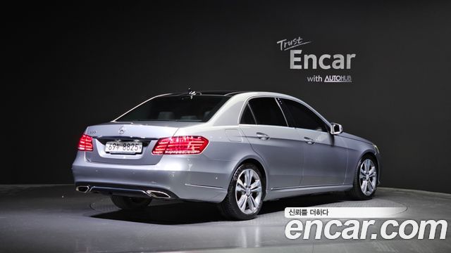 Mercedes-Benz E-Class 2013 thumb 3