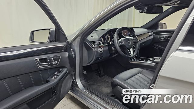 Mercedes-Benz E-Class 2013 thumb 10