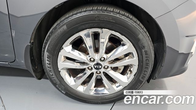 Kia Carnival 2015 thumb 5