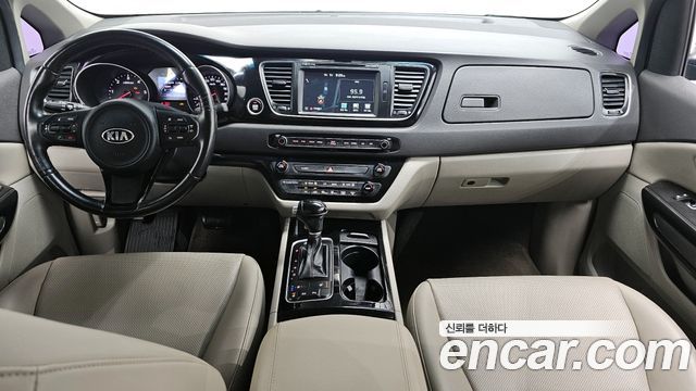 Kia Carnival 2015 thumb 7