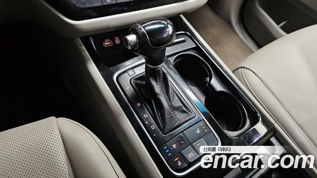 Kia Carnival 2015 thumb 9