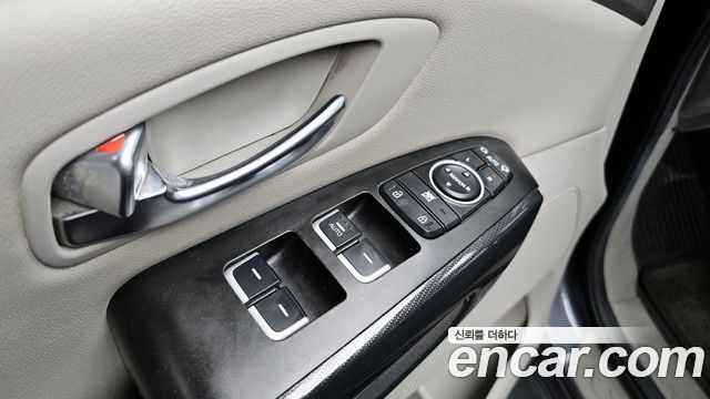 Kia Carnival 2015 thumb 11