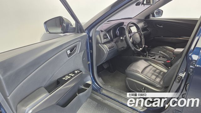 SsangYong Tivoli 2017 thumb 12