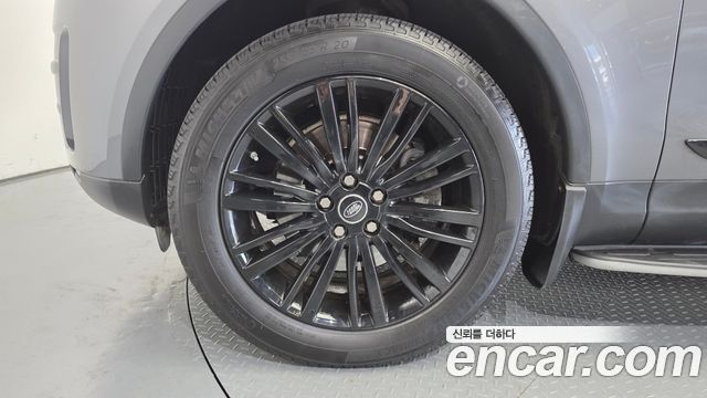 Land Rover Discovery 2017 thumb 6