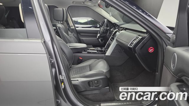 Land Rover Discovery 2017 thumb 11