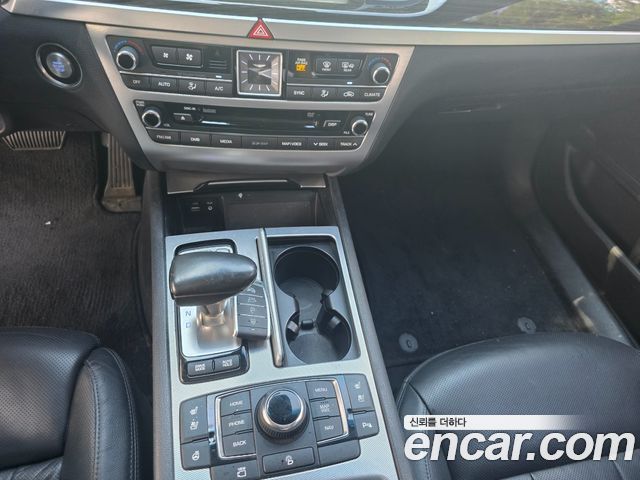 Genesis G80 2017 thumb 10