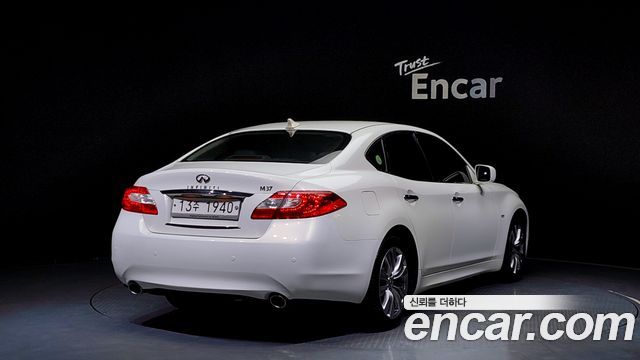 Infiniti M 2011 thumb 3