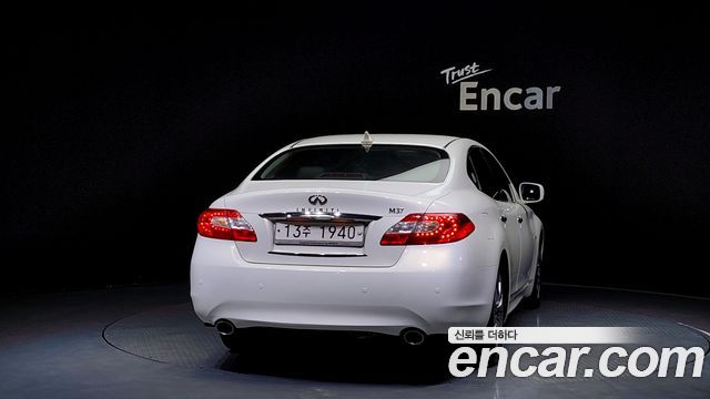 Infiniti M 2011 thumb 5
