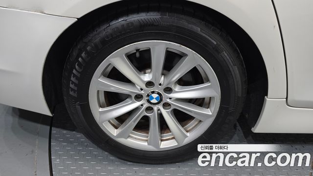 BMW 5 серии 2011 thumb 6