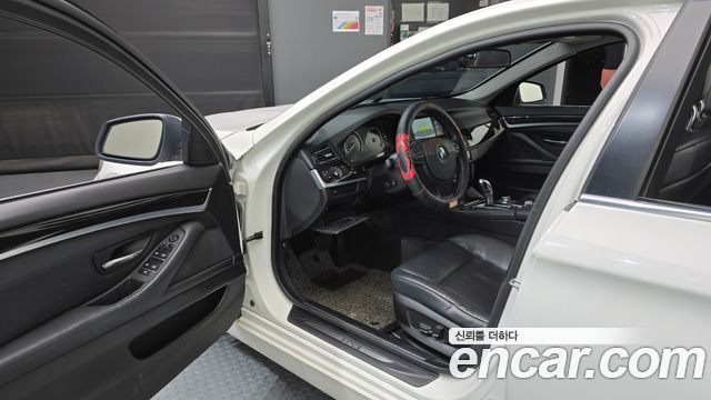 BMW 5 серии 2011 thumb 11