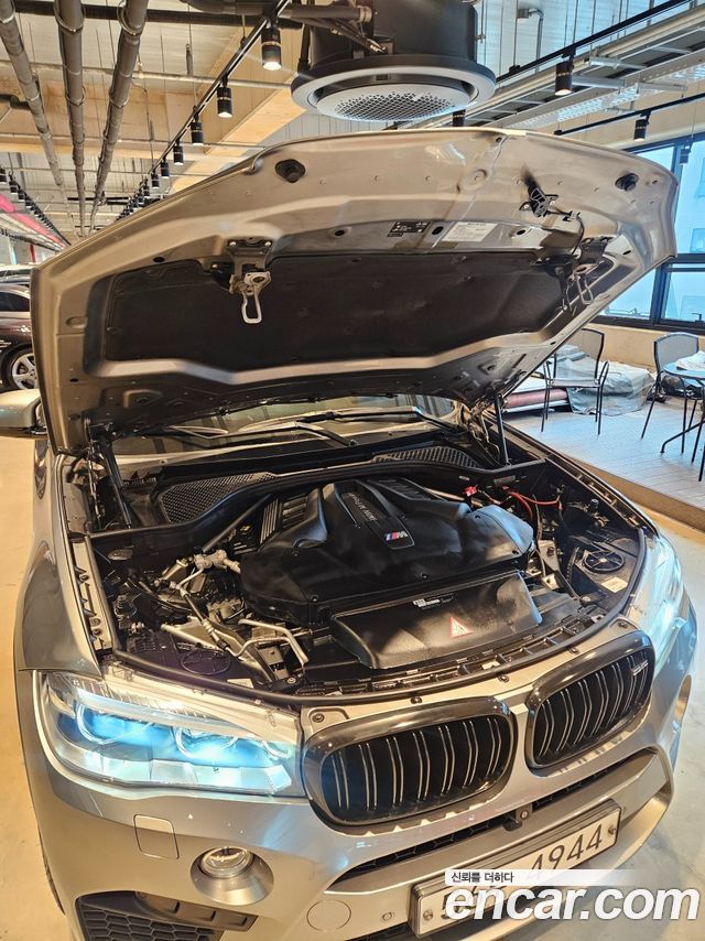 BMW X5 M 2017 thumb 9