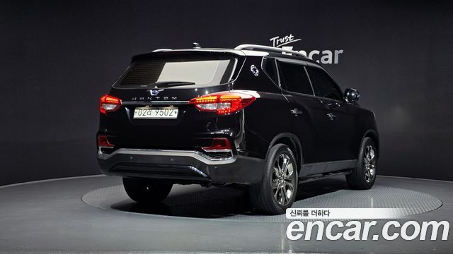 SsangYong Rexton 2017 thumb 3