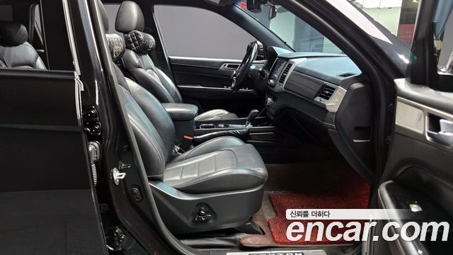 SsangYong Rexton 2017 thumb 10
