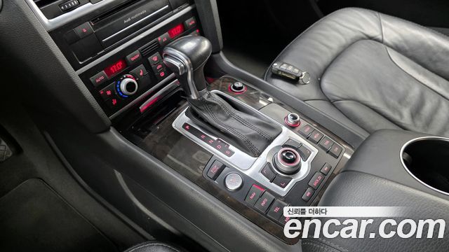 Audi Q7 2015 thumb 10