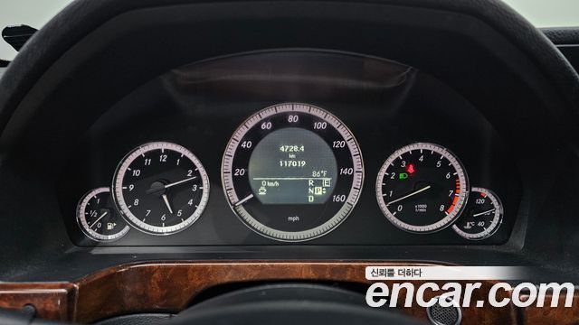 Mercedes-Benz E-Class 2011 thumb 8