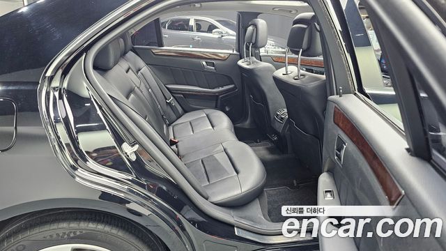 Mercedes-Benz E-Class 2011 thumb 12
