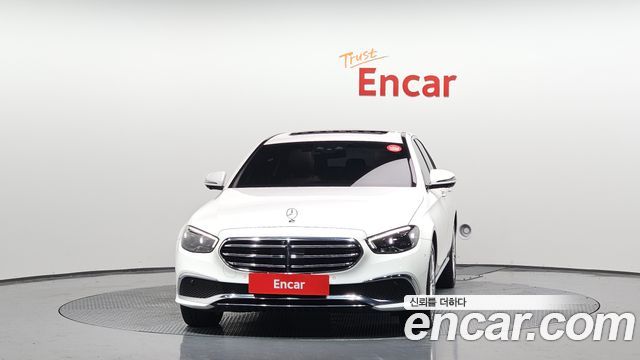 Mercedes-Benz E-Class 2023 thumb 4