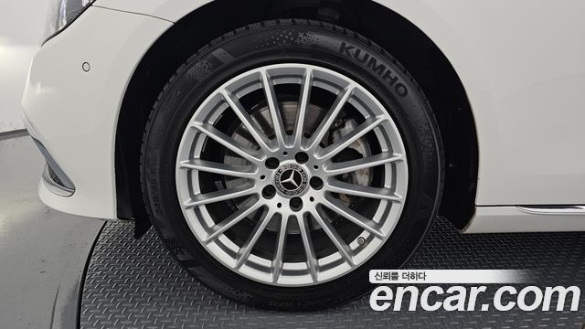 Mercedes-Benz E-Class 2023 thumb 6