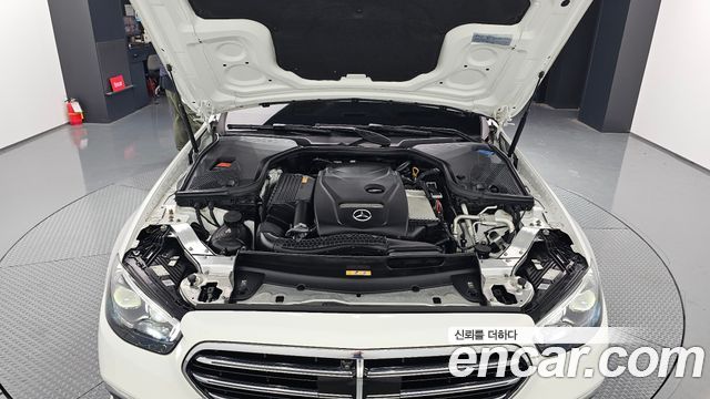 Mercedes-Benz E-Class 2023 thumb 7