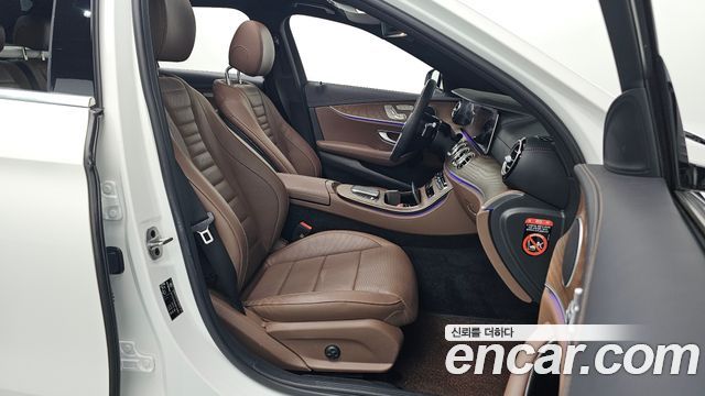 Mercedes-Benz E-Class 2023 thumb 11