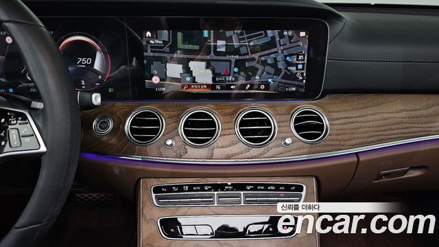 Mercedes-Benz E-Class 2023 thumb 12