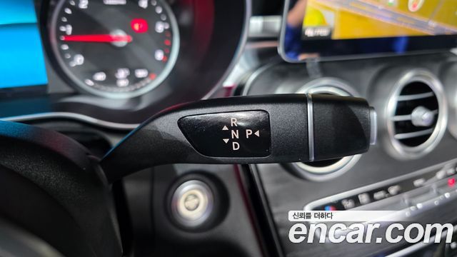 Mercedes-Benz C-Class 2019 thumb 9