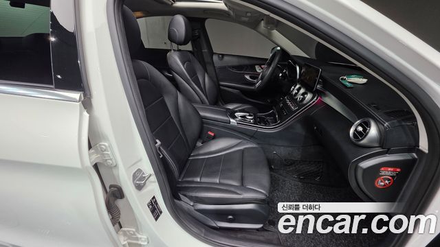 Mercedes-Benz C-Class 2019 thumb 10
